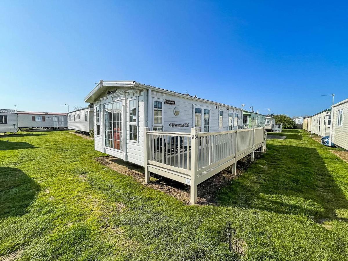 Superb Caravan With Decking Nearby Scratby Beach In Norfolk Ref 50030H Great Yarmouth Zewnętrze zdjęcie