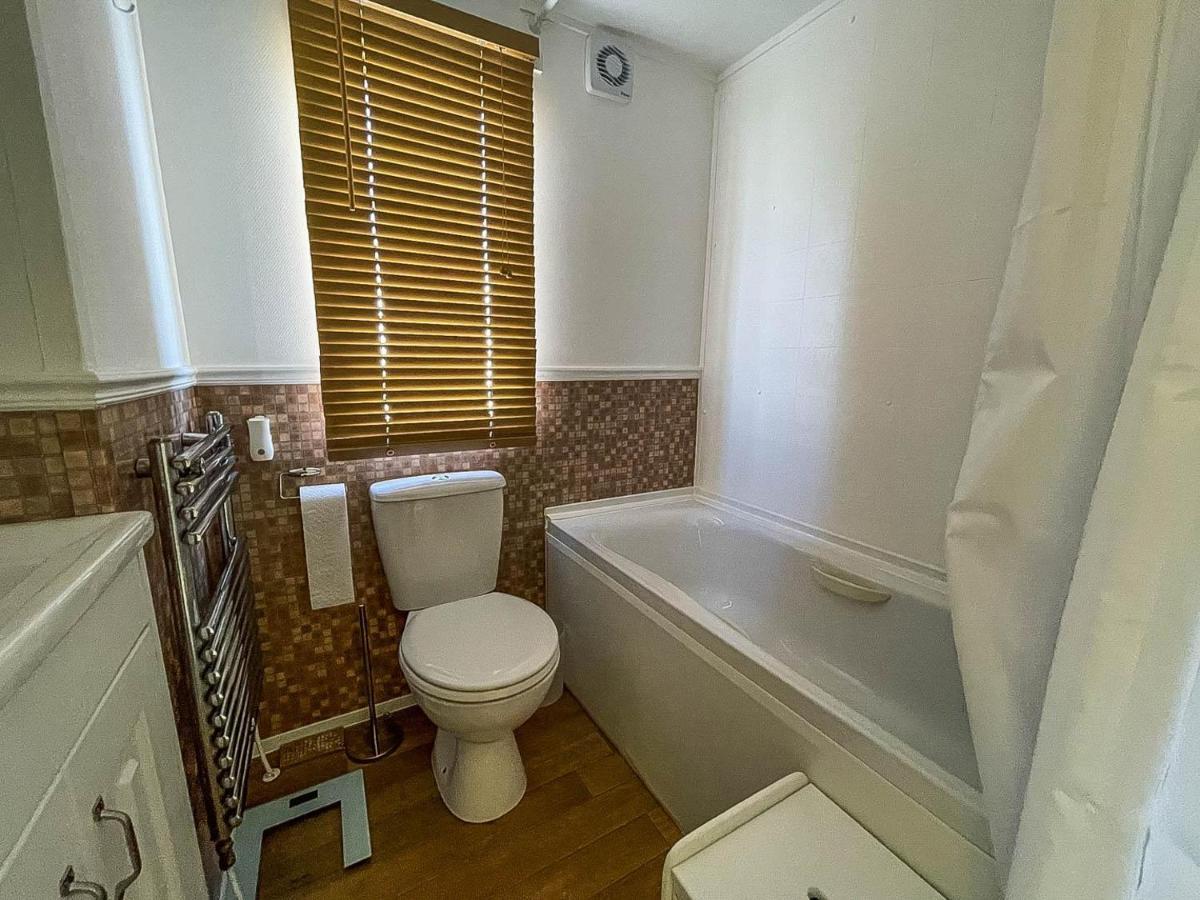 Superb Caravan With Decking Nearby Scratby Beach In Norfolk Ref 50030H Great Yarmouth Zewnętrze zdjęcie